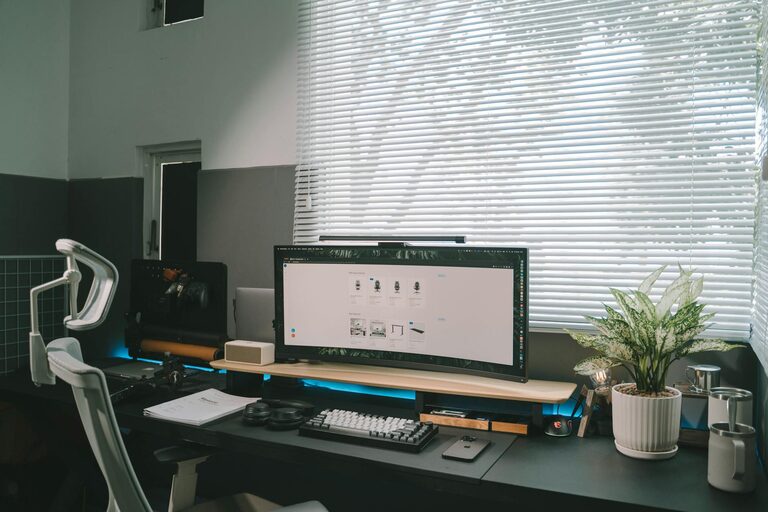Consejos prácticos para un espacio de trabajo en casa eficiente y cómodo